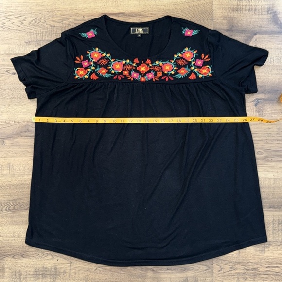 L&B Embroidered Black Top - Picture 2 of 4